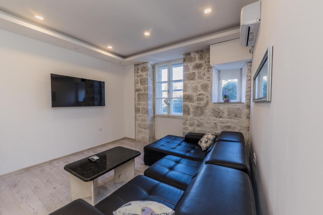Seafront Apartments Karlo Kaštela Buitenkant foto